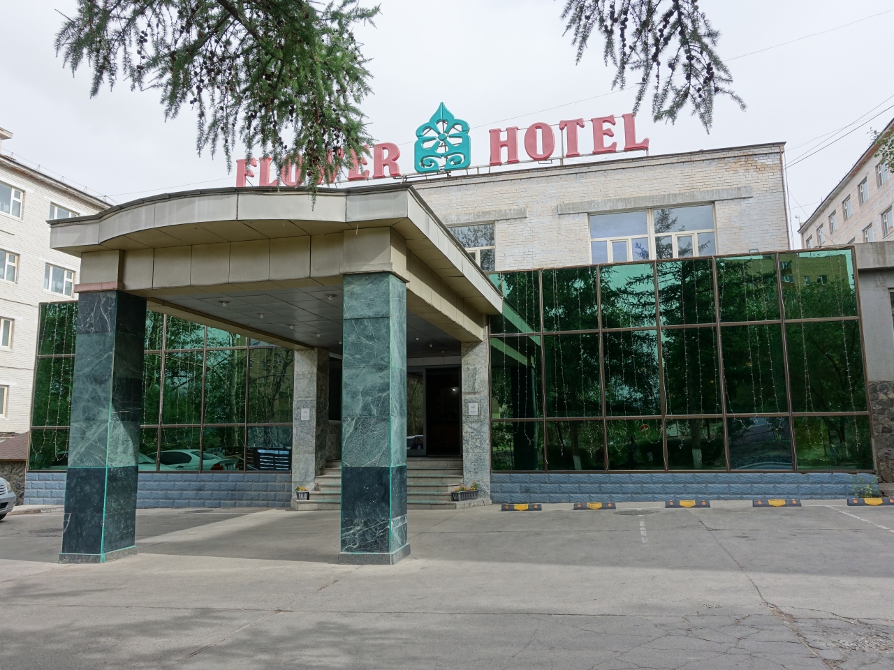 Flower Hotel